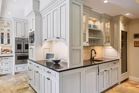 Kitchen - 1150 Wyndmere Rd, Wayzata, MN 55391 photo 7 of 9