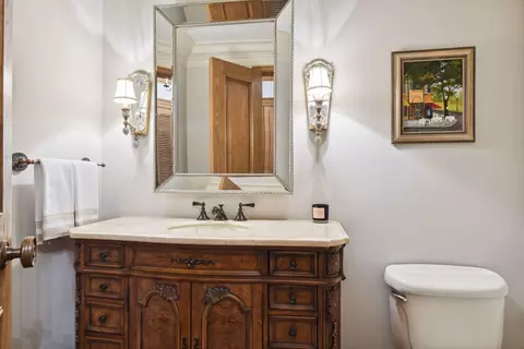 Bath - 1150 Wyndmere Rd, Wayzata, MN 55391 photo 1 of 13