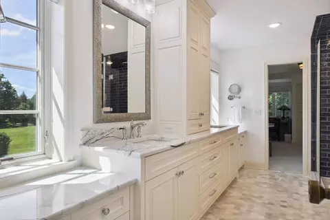 Bath - 1150 Wyndmere Rd, Wayzata, MN 55391 photo 5 of 13