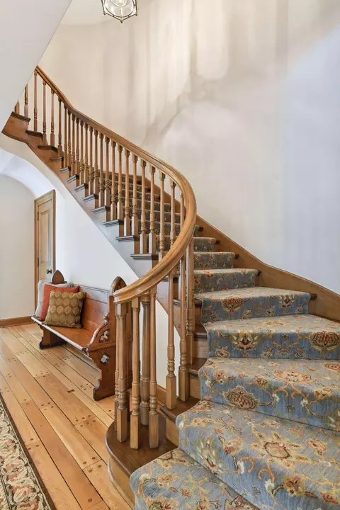 Entry Way - 1150 Wyndmere Rd, Wayzata, MN 55391 photo 4 of 6