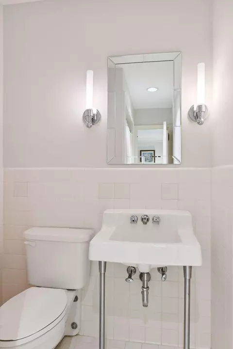 Bath - 1150 Wyndmere Rd, Wayzata, MN 55391 photo 2 of 13
