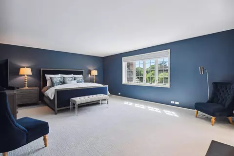 Bedroom - 1150 Wyndmere Rd, Wayzata, MN 55391 photo 2 of 10
