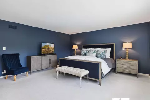 Bedroom - 1150 Wyndmere Rd, Wayzata, MN 55391 photo 3 of 10