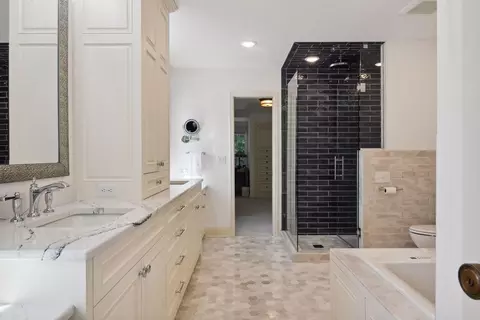 Bath - 1150 Wyndmere Rd, Wayzata, MN 55391 photo 4 of 13