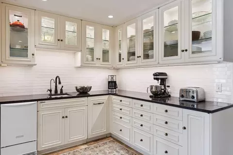 Kitchen - 1150 Wyndmere Rd, Wayzata, MN 55391 photo 6 of 9