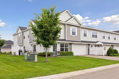 8061 Abercrombie Ln, Woodbury, MN 55129