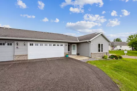 344 Sunfish Ln, Winsted, MN 55395