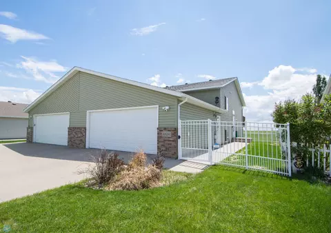 4814 51st Ave S, Fargo, ND 58104