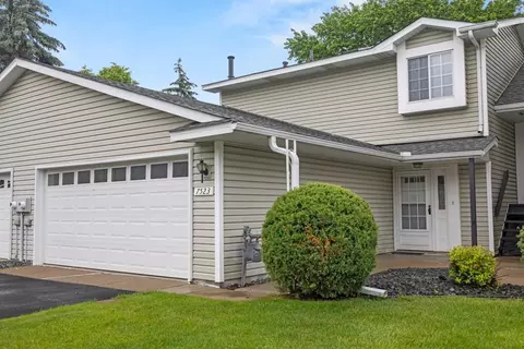 7523 15th Street Ln N, Oakdale, MN 55128