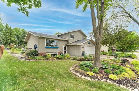 3021 Crescent Ln NW, Rochester, MN 55901