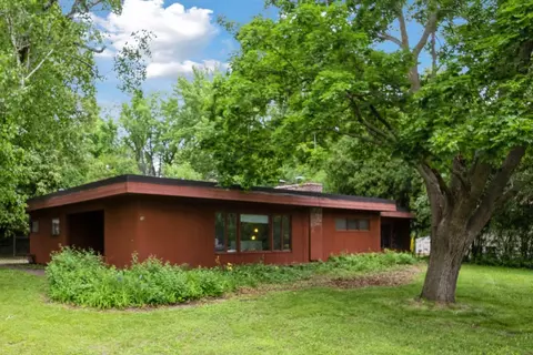 10324 Lakeview Dr W, Minnetonka, MN 55305