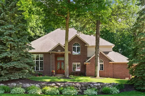 2825 Ironwood Blvd, Chaska, MN 55318