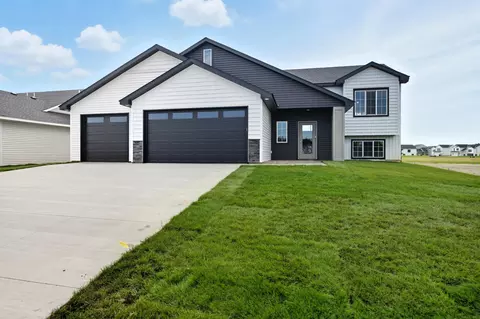 4653 8th St NE, Saint Cloud, MN 56304