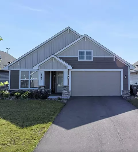 4282 Monarch Dr, Woodbury, MN 55129