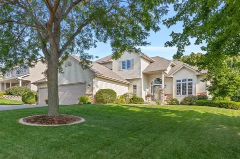 1893 White Oak Dr, Chaska, MN 55318
