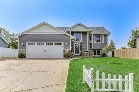 307 Bavaria Ln, Waverly, MN 55390