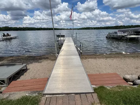 1370 Oak Beach Dr, Fairmont, MN 56031