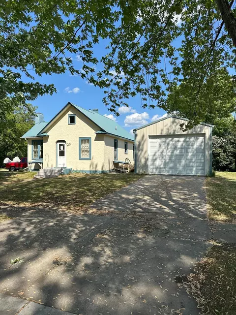 502 1st Ave SE, Baudette, MN 56623