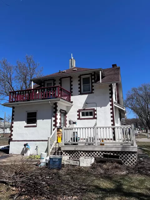 Exterior - 722 2nd St SW, Willmar, MN 56201 photo 2 of 2