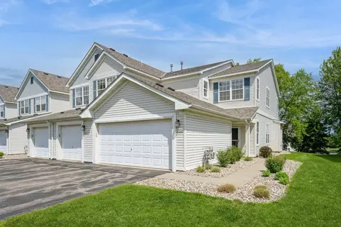 1005 Providence Dr, Shakopee, MN 55379
