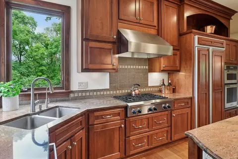 Kitchen - 2845 Providence Pl, Maple Plain, MN 55359 photo 2 of 3