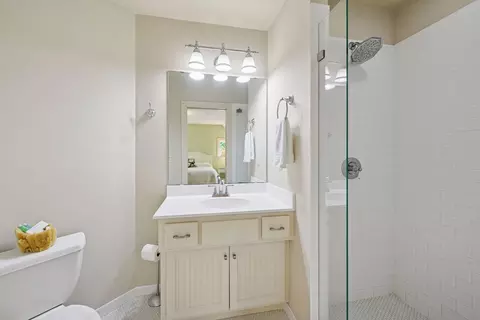 Bath - 2845 Providence Pl, Maple Plain, MN 55359 photo 2 of 3
