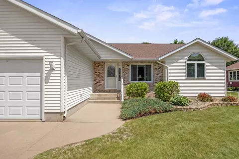 321 9th St E, Hector, MN 55342 photo 2