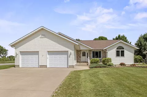 321 9th St E, Hector, MN 55342