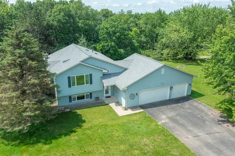 864 Bradley Dr, Hudson, WI 54016