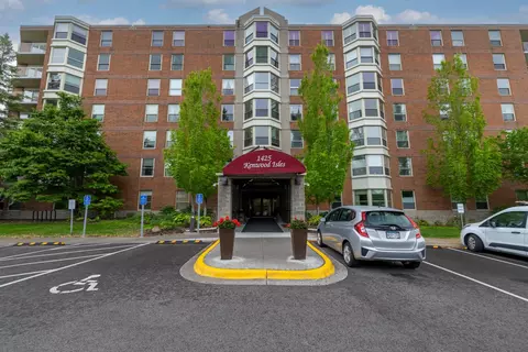 1425 W 28th St #201, Minneapolis, MN 55408
