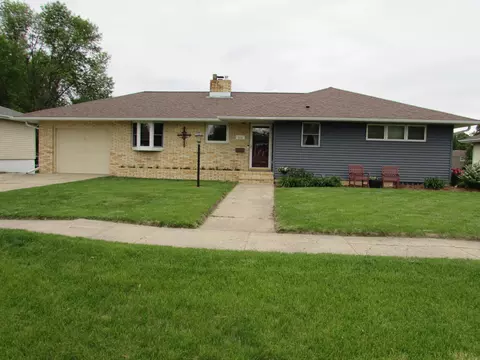 933 S Hampton St, Fairmont, MN 56031