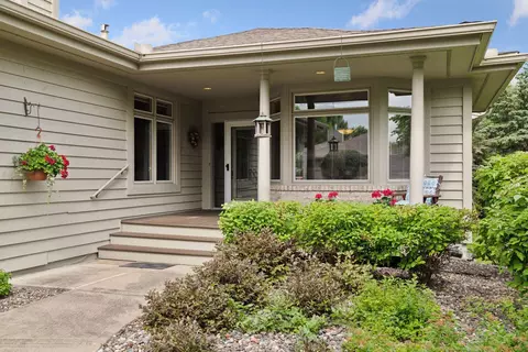 8910 Hilloway Rd, Eden Prairie, MN 55347