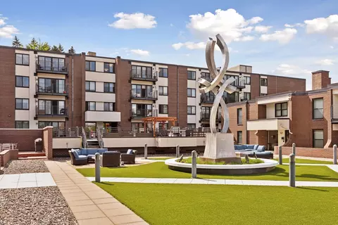 52 Groveland Ter #A402, Minneapolis, MN 55403