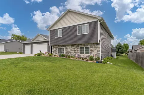 Exterior - 641 Beverly St, Wanamingo, MN 55983 photo 2 of 7