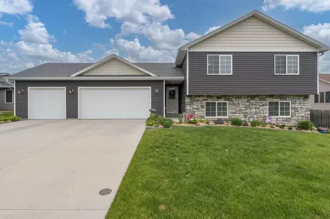 Exterior - 641 Beverly St, Wanamingo, MN 55983 photo 7 of 7