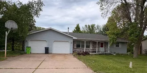 631 Parkview Dr, New Richmond, WI 54017