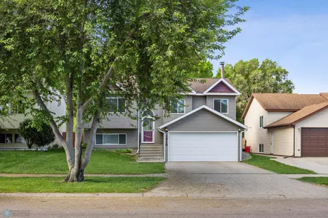 1510 35th Ave S, Fargo, ND 58104