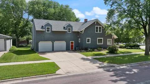 901 N 4th St, Marshall, MN 56258