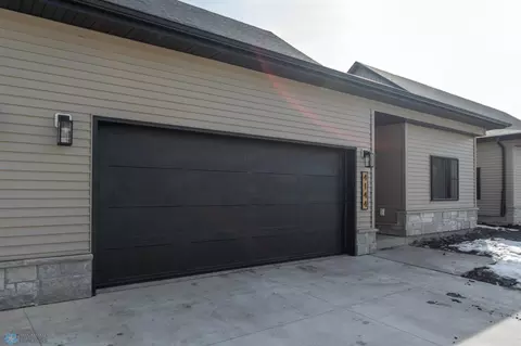 4150 Arthur Dr, Fargo, ND 58104 photo 2