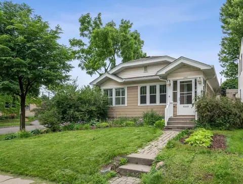 1441 Simpson St, Saint Paul, MN 55108