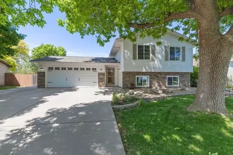 7424 W 104th St, Bloomington, MN 55438