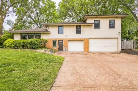 816 Glenbrook Ave N, Oakdale, MN 55128