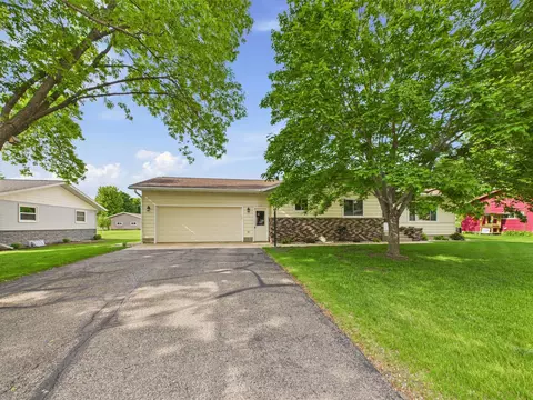 666 Elm St, Paynesville, MN 56362