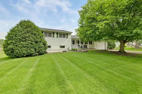 11418 Friar Ln, Minnetonka, MN 55305