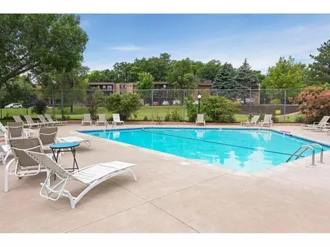 5697 Green Circle Dr #304, Minnetonka, MN 55343