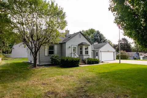1513 Long Lake Rd, New Brighton, MN 55112