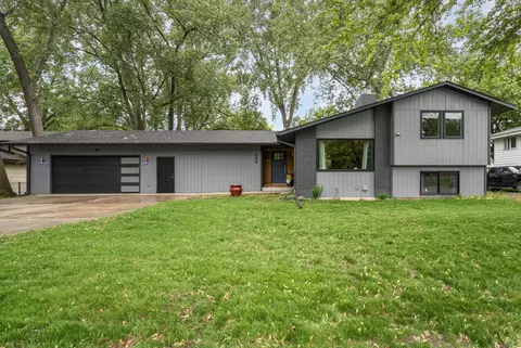 538 Silver Lake Rd NW, New Brighton, MN 55112