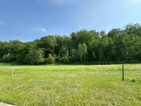 2812 Oakhurst Dr, Lake City, MN 55041