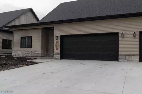 4174 Arthur Dr S, Fargo, ND 58104