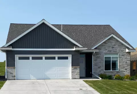 5376 Tee To Green St, Saint Cloud, MN 56304